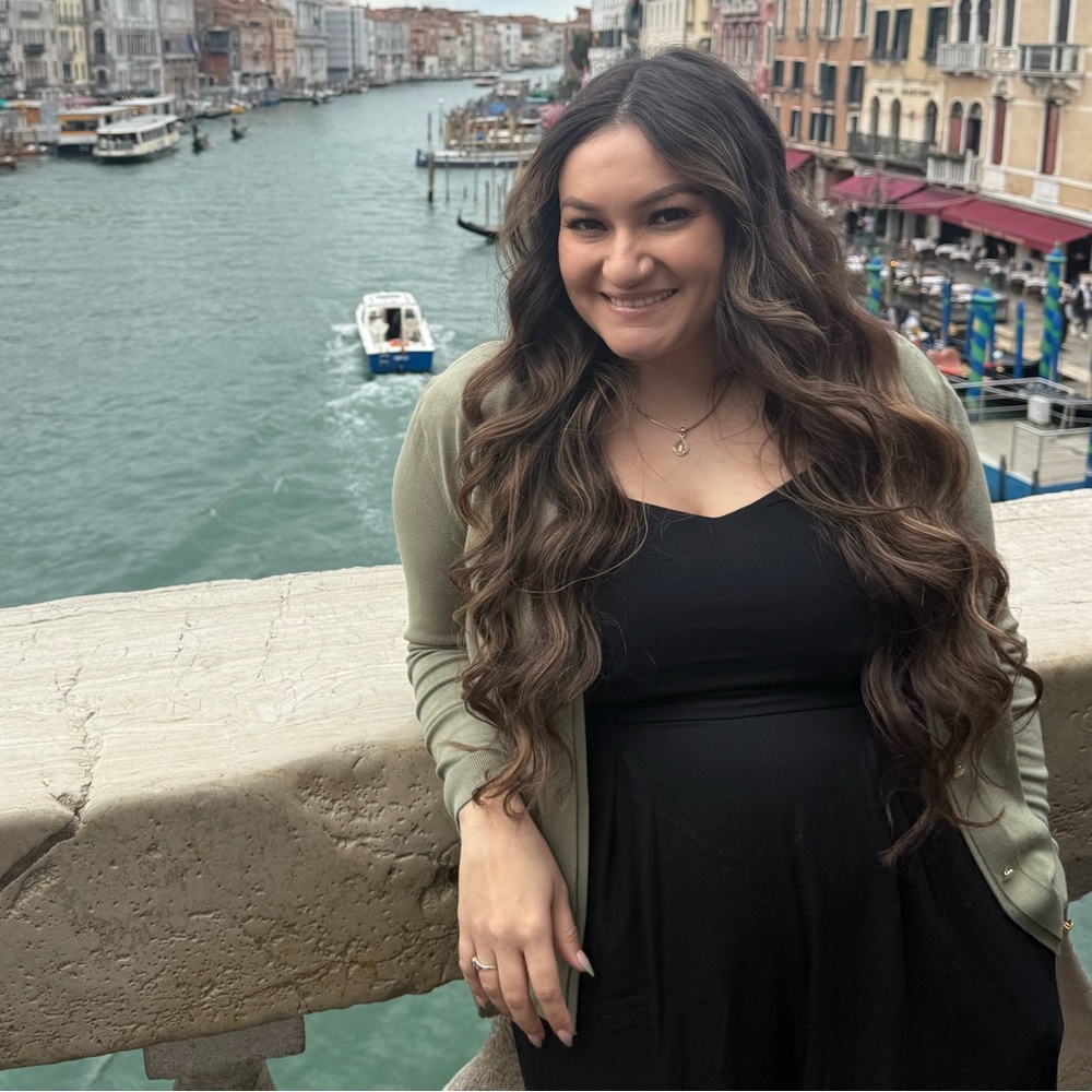 Meet your Posher, Nayeli